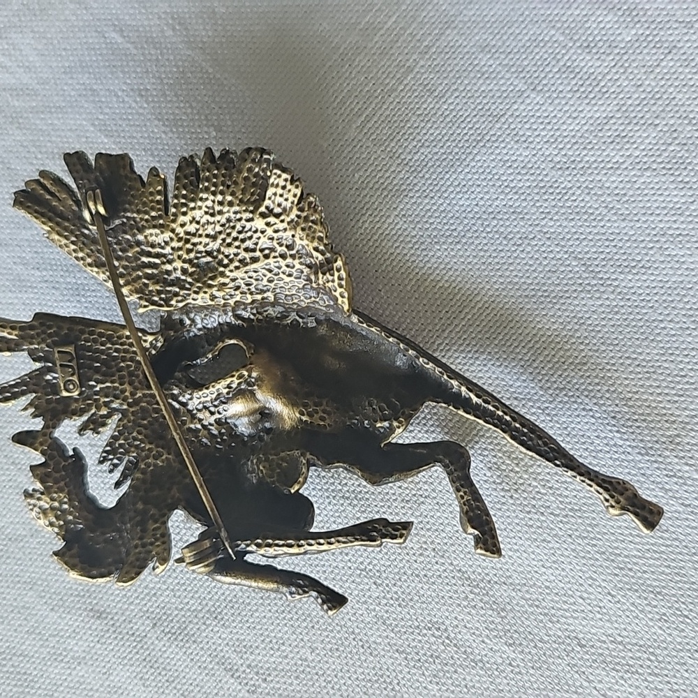 Gold Pegasus Brooch - Picture 2 of 4